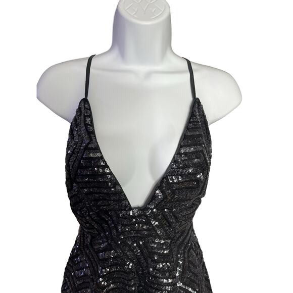 Forever 21 black sequin lace cross back spaghetti strap peplum plunge top medium - Picture 3 of 7
